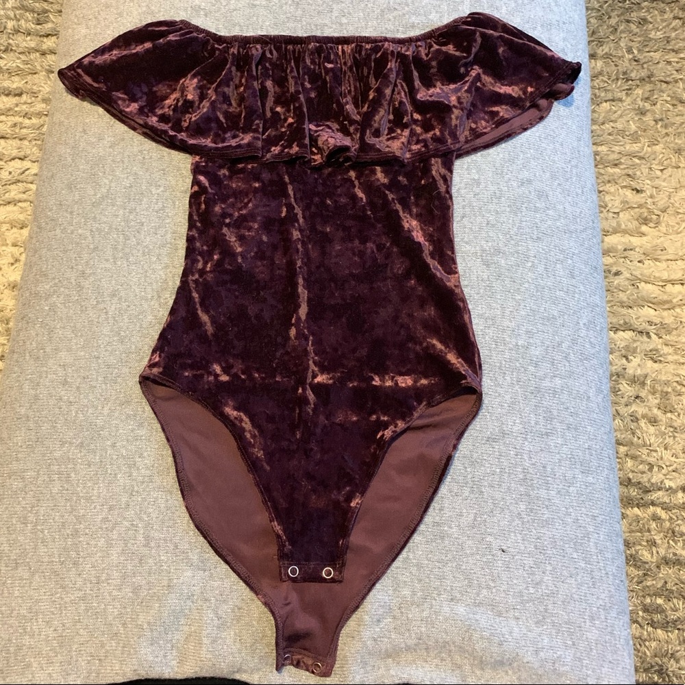 AE off shoulder velvet bodysuit